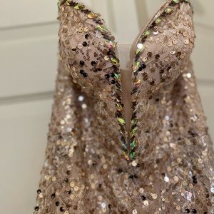 Prom dress that’s in great condition and only worn once.